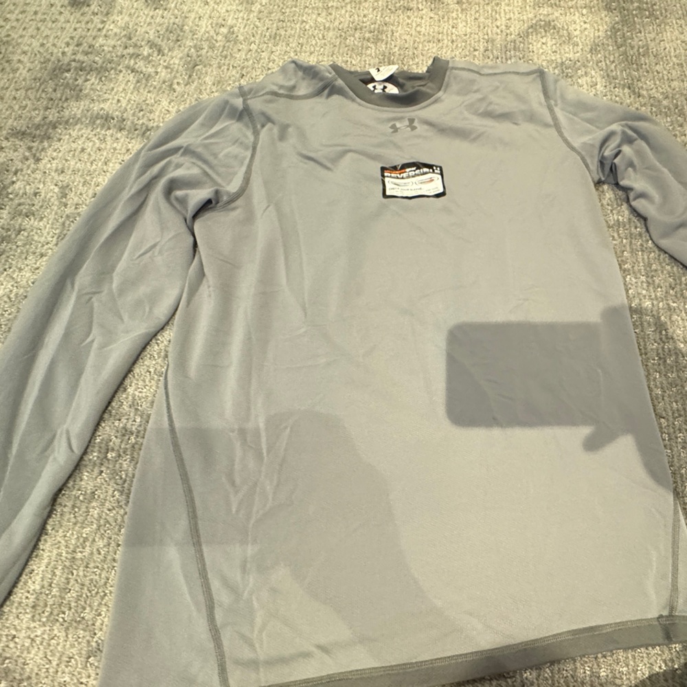 Under Armour
Reversible Heat/Coldgear shirt
NWT
2 available